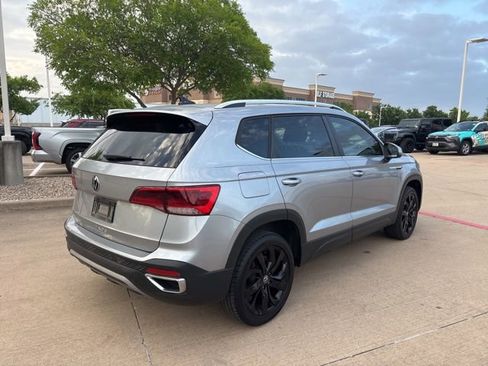 Used 2022 Volkswagen Taos SE image 5