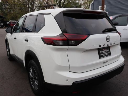 Used 2024 Nissan Rogue S FWD image 3
