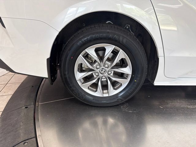 Used 2025 Toyota Sienna XLE w/ XLE Plus Package FWD image 41