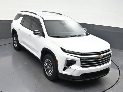 Used 2026 Chevrolet Traverse LT FWD image 23