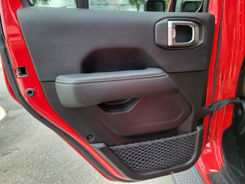 Used 2022 Jeep Wrangler Unlimited Sahara w/ Cold Weather Group image 13