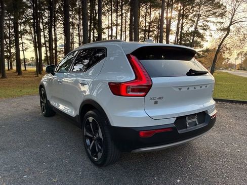 Used 2022 Volvo XC40 T5 Momentum w/ Premium Package image 5