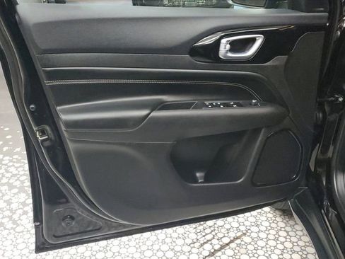 Used 2023 Jeep Compass Altitude image 19