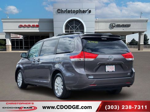 Used 2011 Toyota Sienna XLE image 5