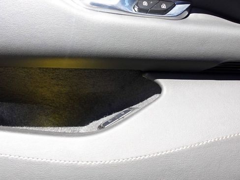 Used 2022 Chevrolet Corvette Stingray Coupe w/ Z51 Performance Package image 19