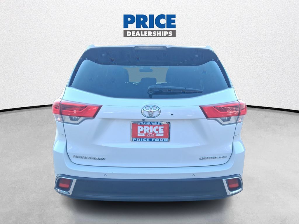 Used 2017 Toyota Highlander Limited AWD/4WD image 7