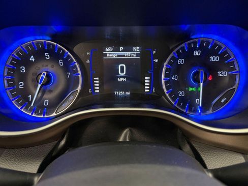 Used 2022 Chrysler Voyager LX FWD image 18