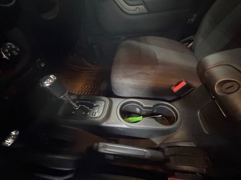 Used 2018 Jeep Wrangler Sport AWD/4WD image 17