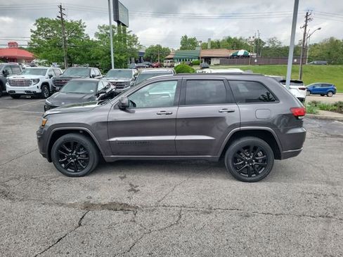 Used 2019 Jeep Grand Cherokee Altitude AWD/4WD image 29