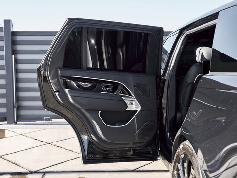 Used 2025 Land Rover Range Rover Long Wheelbase Autobiography image 25