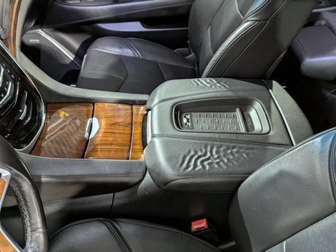 Used 2016 Cadillac Escalade Luxury image 44