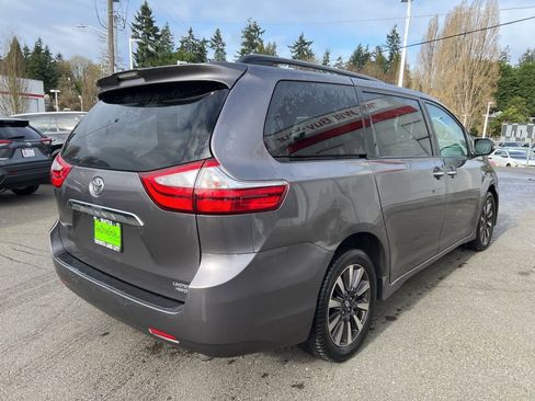 Used 2019 Toyota Sienna Limited Premium image 4
