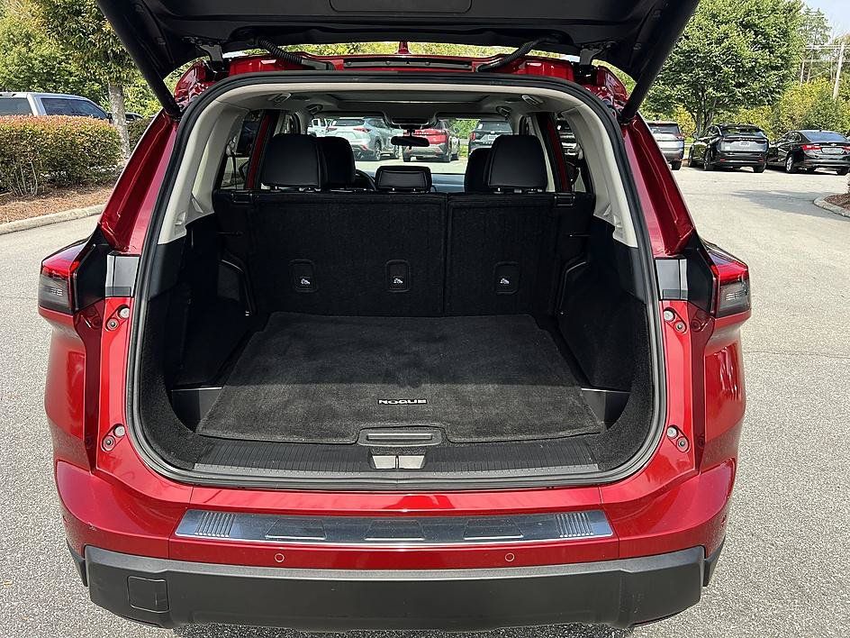 Certified 2026 Nissan Rogue SV w/ SV Premium Package FWD image 15