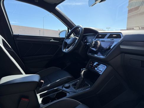 Used 2022 Volkswagen Tiguan SEL R-Line image 40