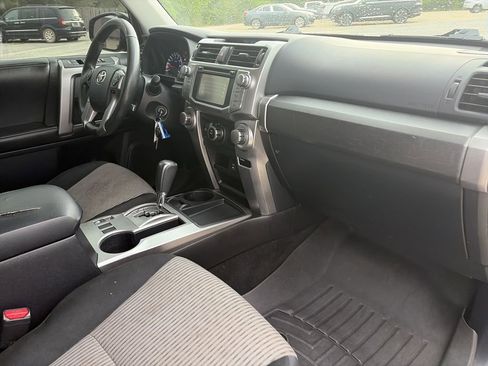 Used 2015 Toyota 4Runner SR5 RWD image 31