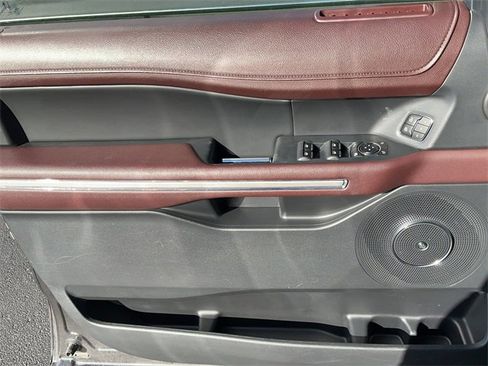 Used 2024 Ford Expedition Limited image 11