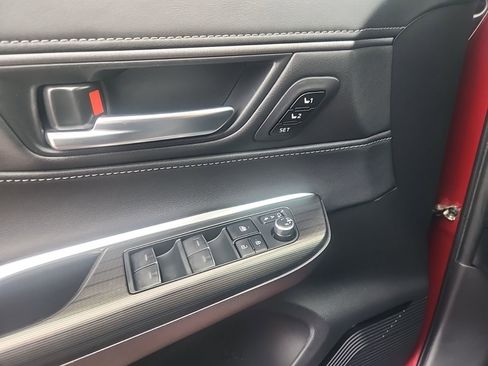 Used 2022 Toyota Venza Limited image 28