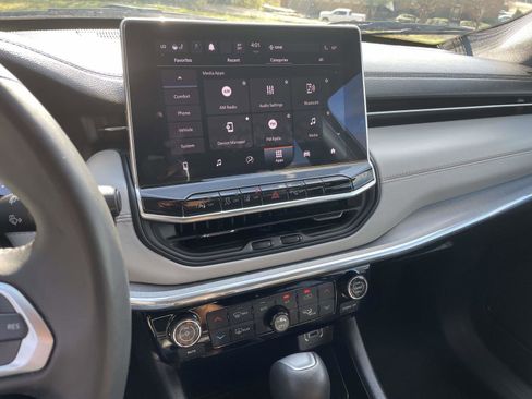 Used 2024 Jeep Compass Limited image 12