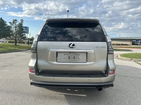 Used 2023 Lexus GX 460 Luxury w/ Sport Design Package AWD/4WD image 9