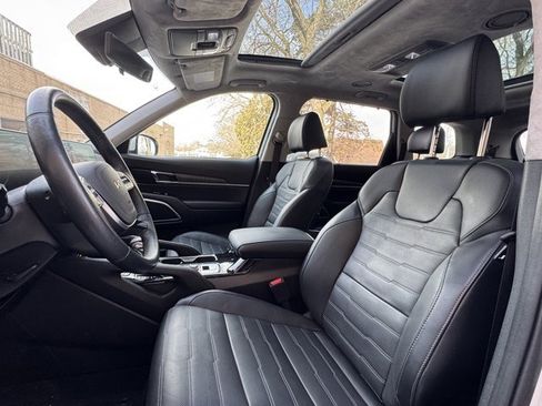 Used 2024 Kia Telluride SX Prestige w/ Towing Package image 33