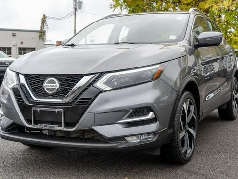 Used 2022 Nissan Rogue Sport SL w/ Premium Package image 2