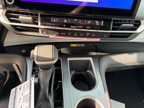 New 2026 Toyota Sienna XLE image 22