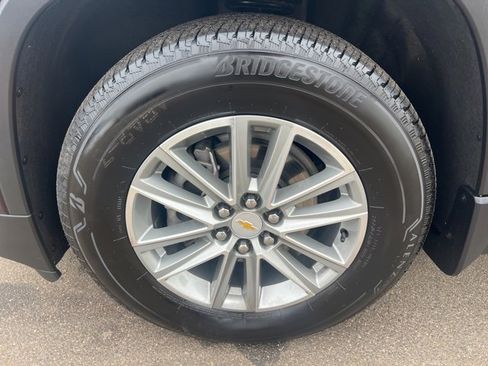 Used 2023 Chevrolet Traverse LT image 10