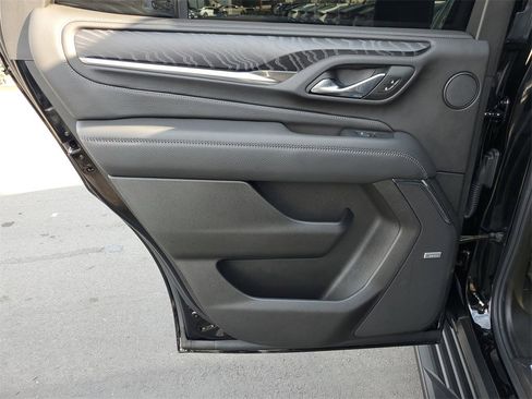 Used 2024 GMC Yukon Denali w/ Advanced Technology Package image 18