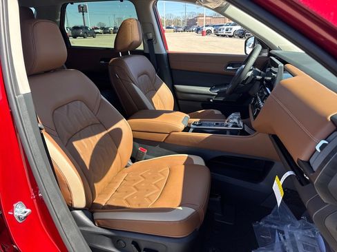 New 2026 Nissan Pathfinder Platinum image 11