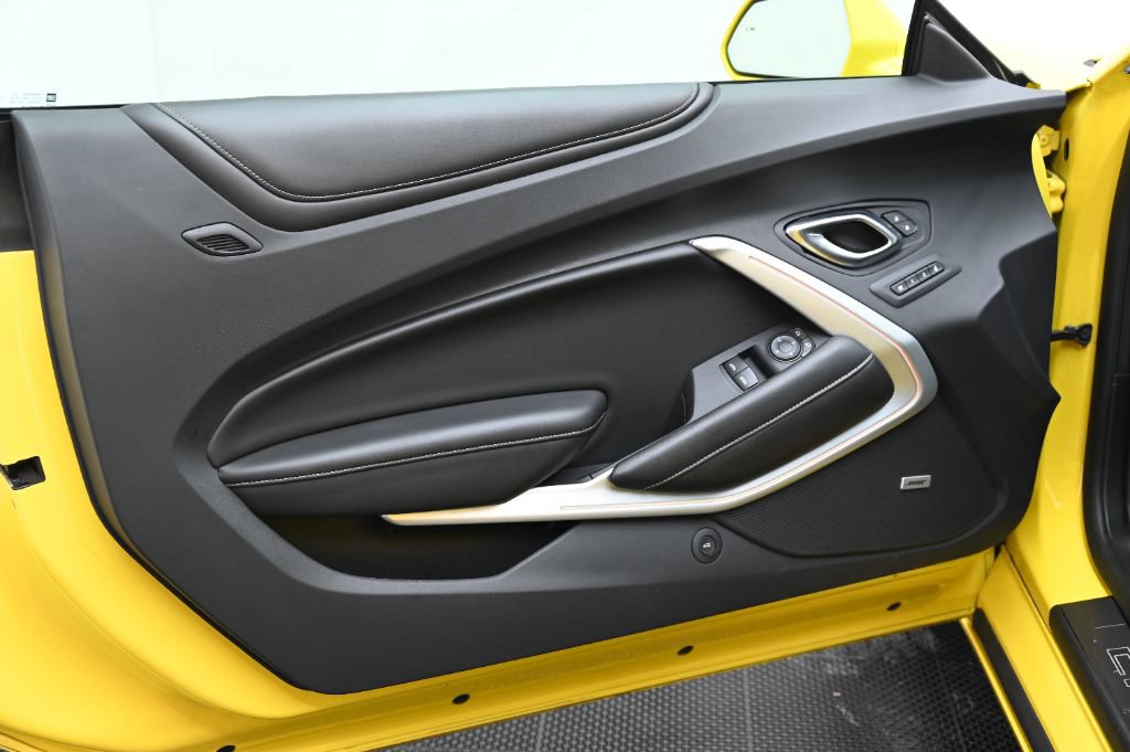 Used 2018 Chevrolet Camaro SS RWD image 18