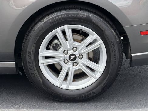 Used 2014 Ford Mustang Coupe RWD image 9