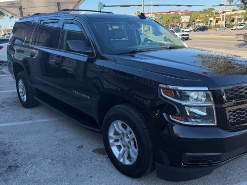 Used 2018 Chevrolet Suburban LT image 3