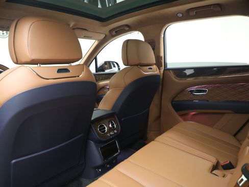 New 2026 Bentley Bentayga AWD/4WD image 18