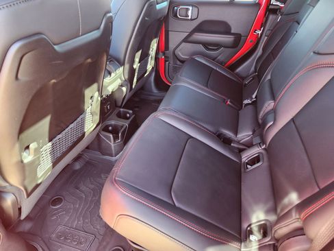 Used 2025 Jeep Gladiator Rubicon image 31