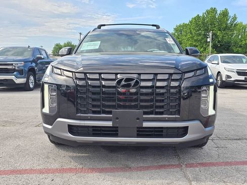 Used 2024 Hyundai Palisade Limited FWD image 2