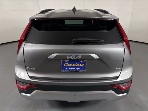 Used 2023 Kia Niro EX FWD image 7