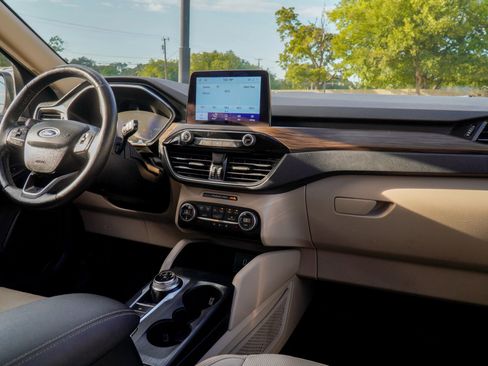 Used 2020 Ford Escape Titanium image 15