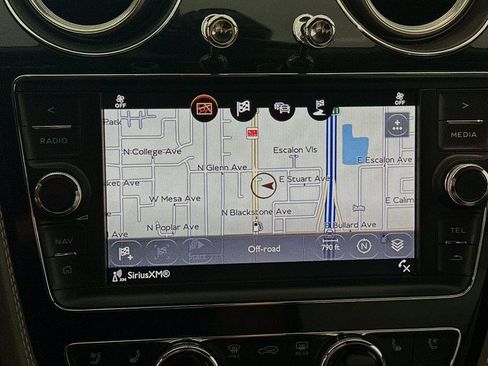 Used 2018 Bentley Bentayga image 18