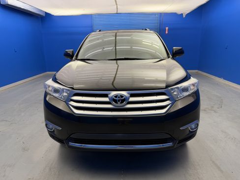 Used 2012 Toyota Highlander Limited w/ Tow Pkg AWD/4WD image 3