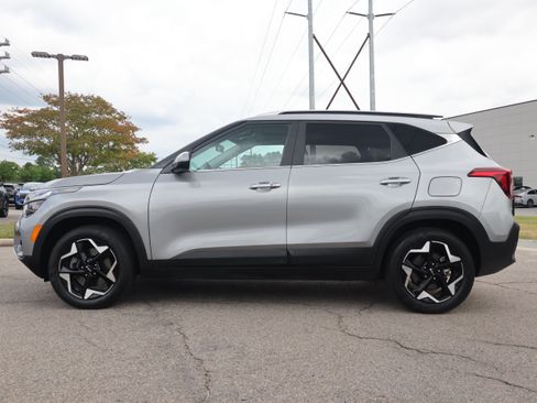Used 2024 Kia Seltos EX AWD/4WD image 2