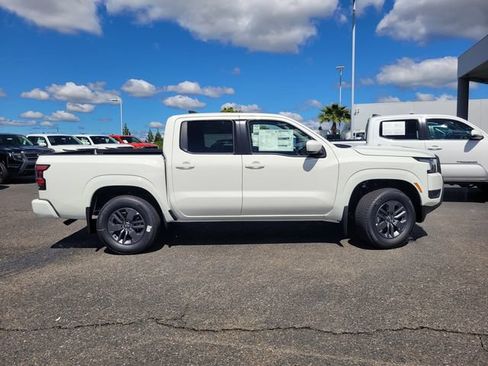 New 2026 Nissan Frontier SV w/ Tow Package AWD/4WD image 4