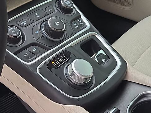 Used 2016 Chrysler 200 Limited w/ Convenience Group FWD image 19