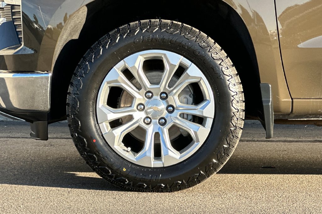 Used 2024 Chevrolet Silverado 1500 LTZ w/ LTZ Convenience Package II AWD/4WD image 10