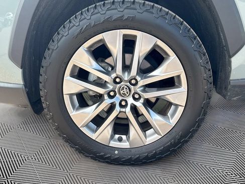 Used 2022 Toyota RAV4 XLE Premium FWD image 29