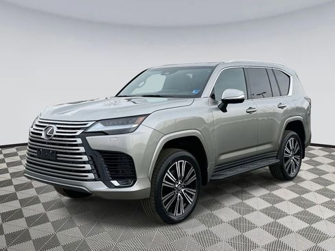 Used 2025 Lexus LX 600 4WD w/ Accessory Package (Z1) image 5