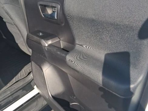 Used 2020 Toyota Tacoma SR AWD/4WD image 27