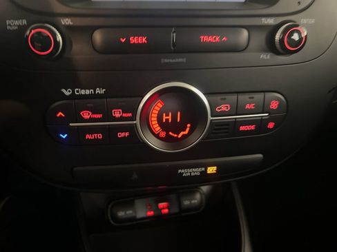 Used 2017 Kia Soul + image 54