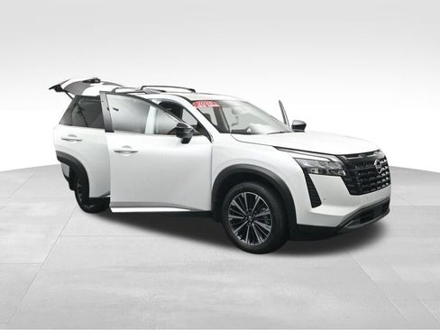 Used 2026 Nissan Pathfinder Platinum FWD image 47