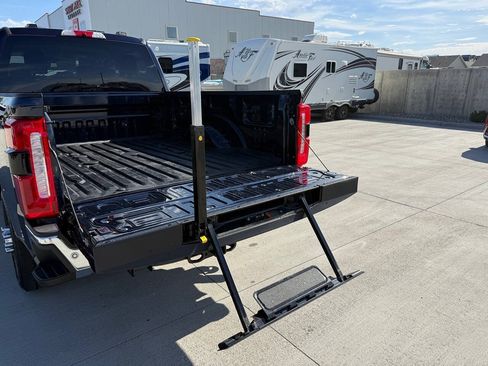 Used 2025 Ford F350 Lariat w/ FX4 Off-Road Package AWD/4WD image 16