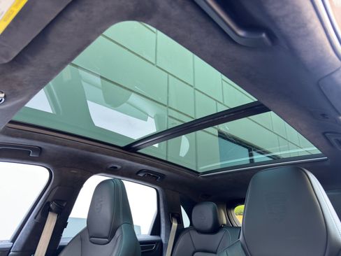 Used 2021 Porsche Cayenne Turbo S image 12